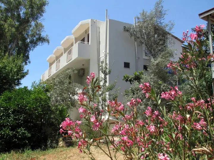 Патара: Eucalyptus Pension