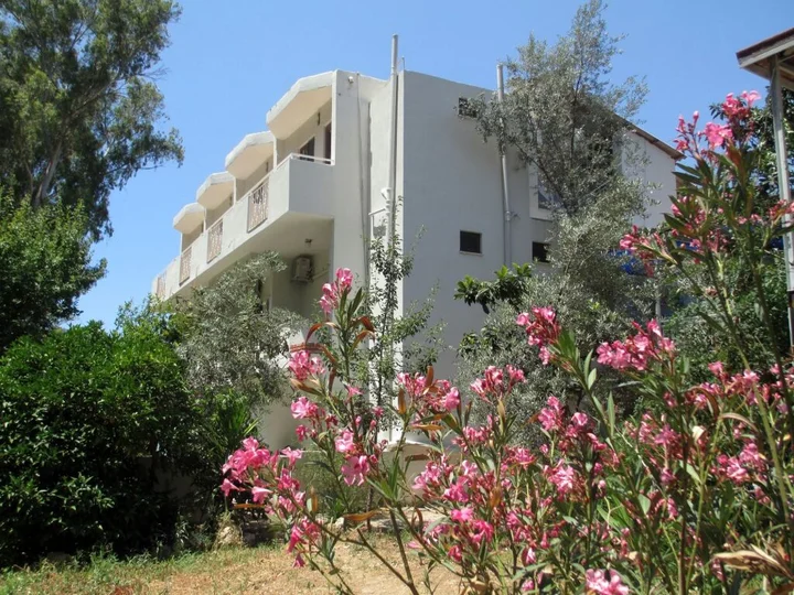 Патара: Eucalyptus Pension