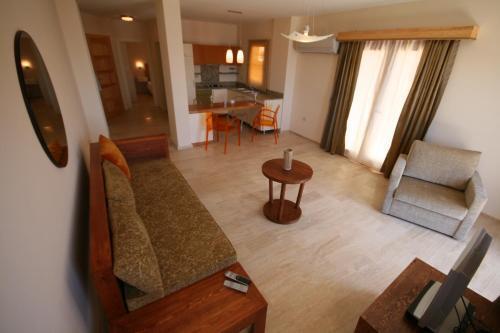 Каш: Hotel Begonvil