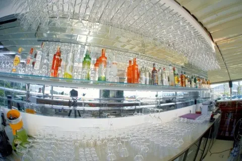 Бурхание: Idahan Hotel