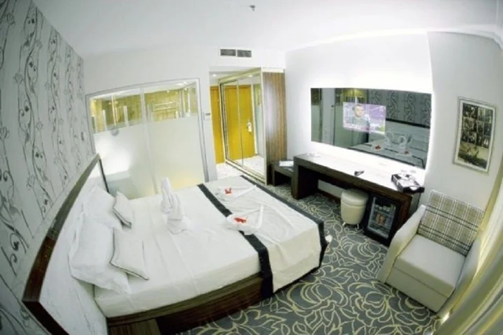 Бурхание: Idahan Hotel