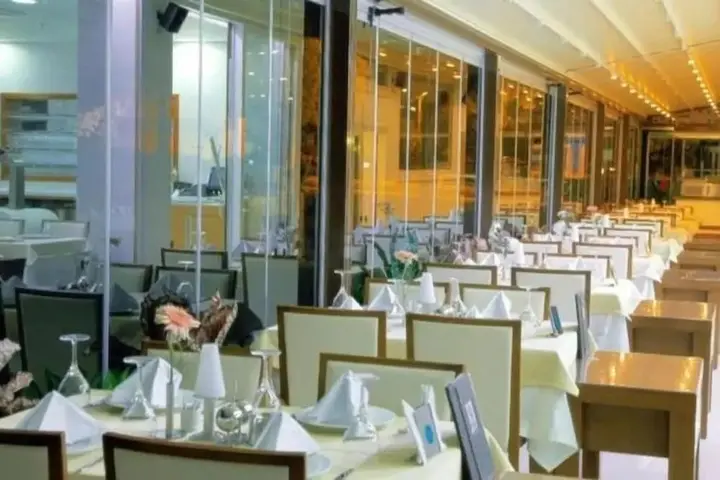 Бурхание: Idahan Hotel
