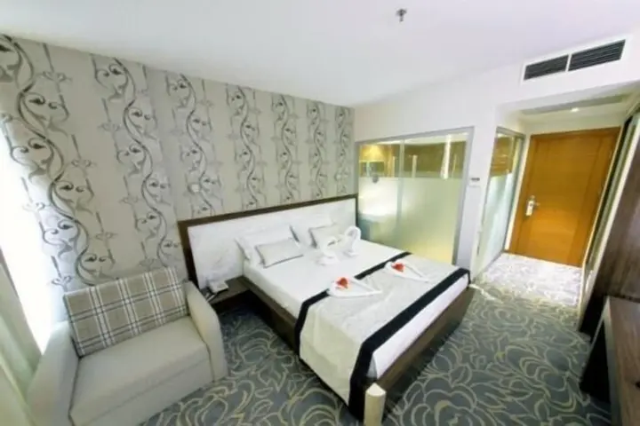 Бурхание: Idahan Hotel