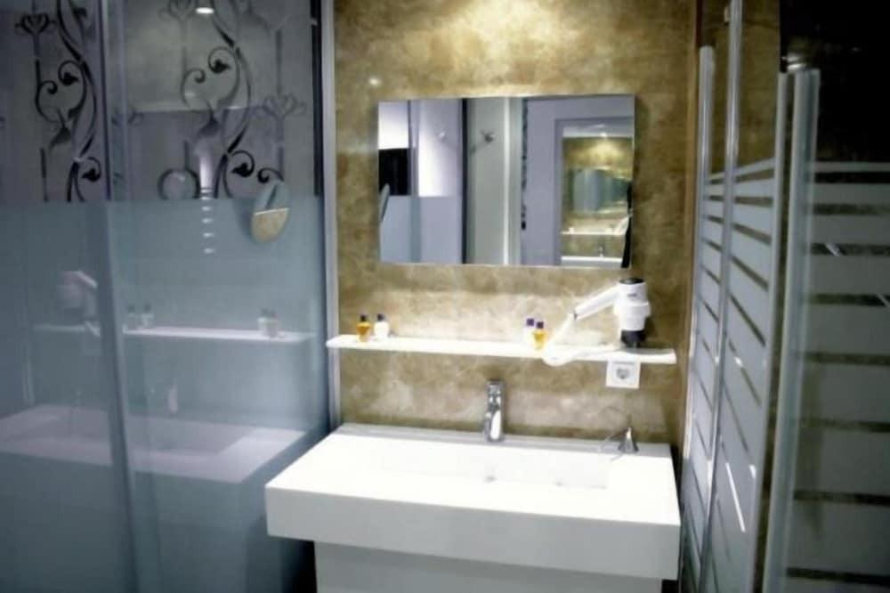 Бурхание: Idahan Hotel