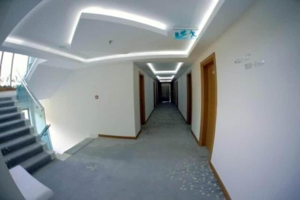 Бурхание: Idahan Hotel