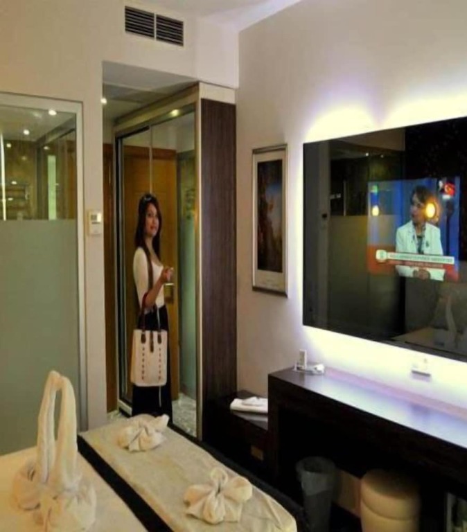 Бурхание: Idahan Hotel