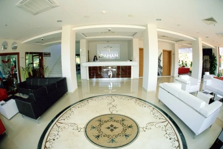 Бурхание: Idahan Hotel