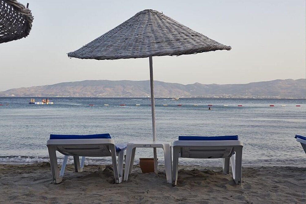 Акьярлар: Meteor Beach Hotel
