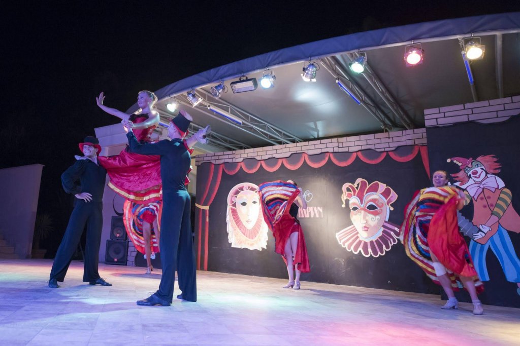 carousel image 4