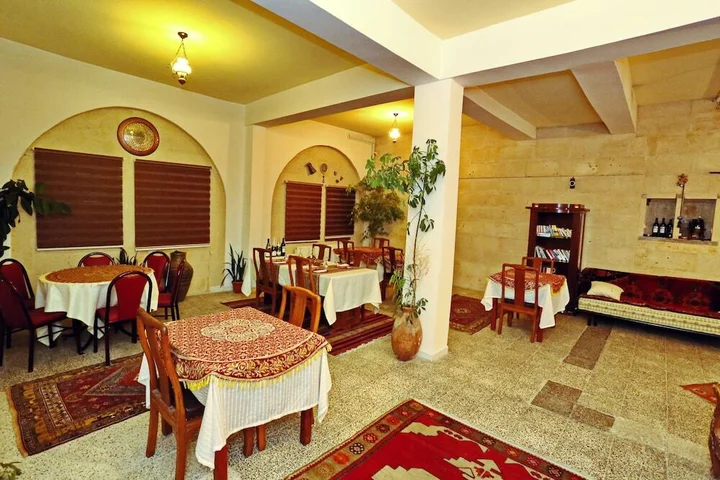 Учисар: Anatolia Raymonde Cave House