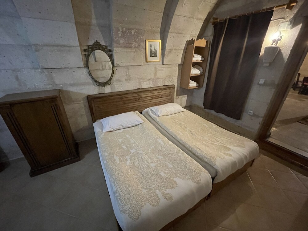Учисар: Anatolia Raymonde Cave House