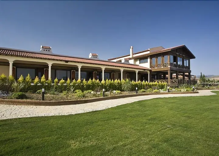 Урла: Konvoy Hotel & The Country Club