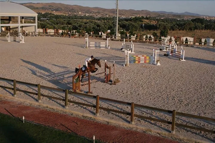 Урла: Konvoy Hotel & The Country Club