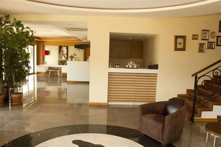 Урла: Konvoy Hotel & The Country Club