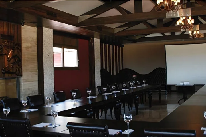 Урла: Konvoy Hotel & The Country Club