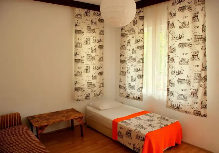 Чиралы: Dionysos Lodge
