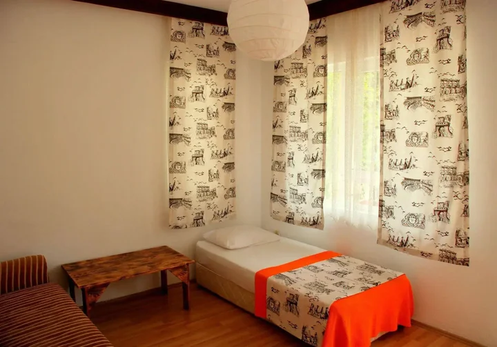 Чиралы: Dionysos Lodge
