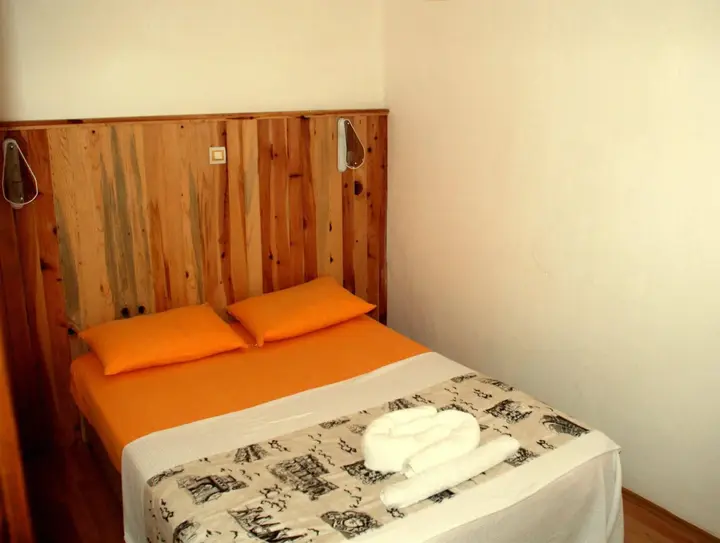 Чиралы: Dionysos Lodge