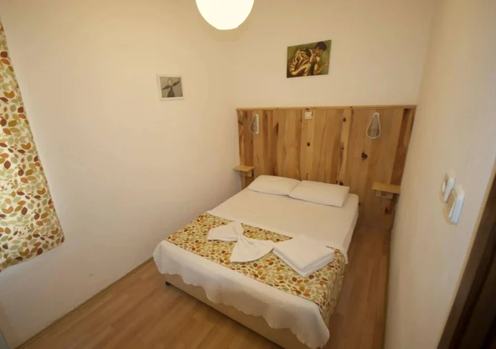 Чиралы: Dionysos Lodge