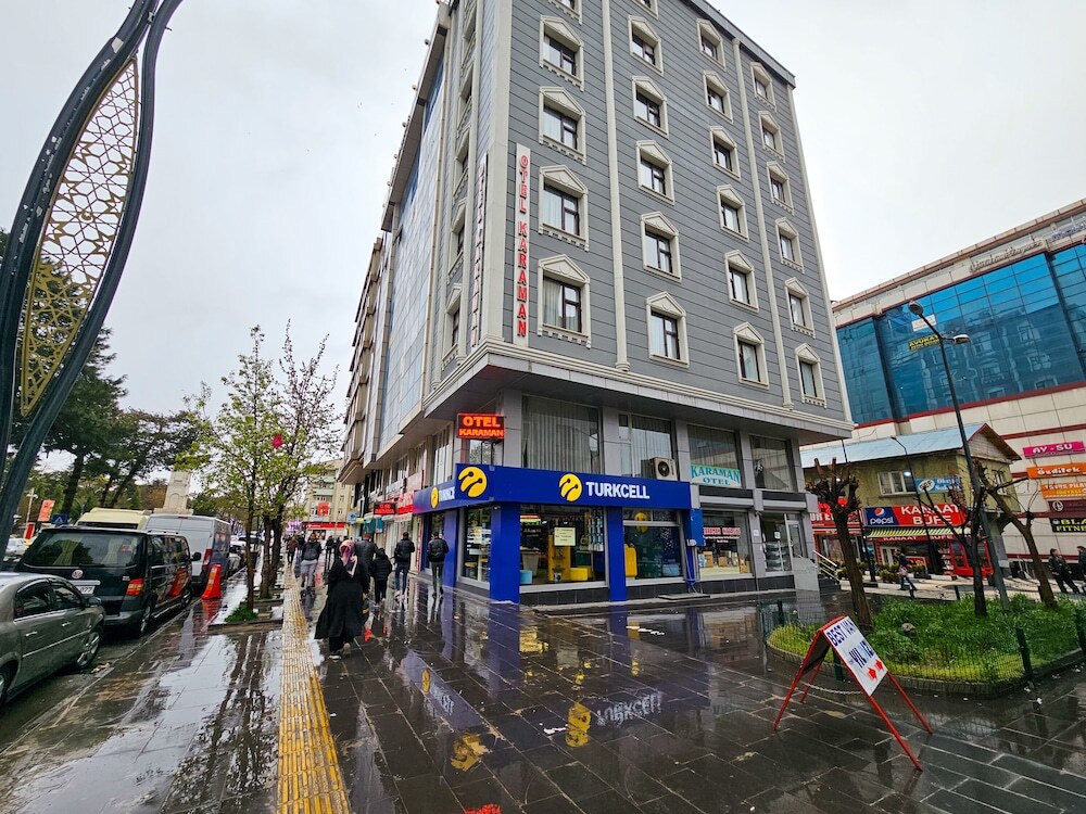 Татван: Otel Karaman