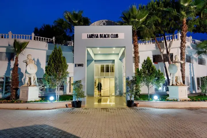 Larissa Beach Club — фото 1