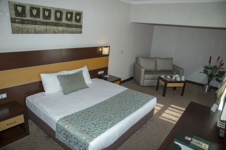 Измир: Mom Hotel