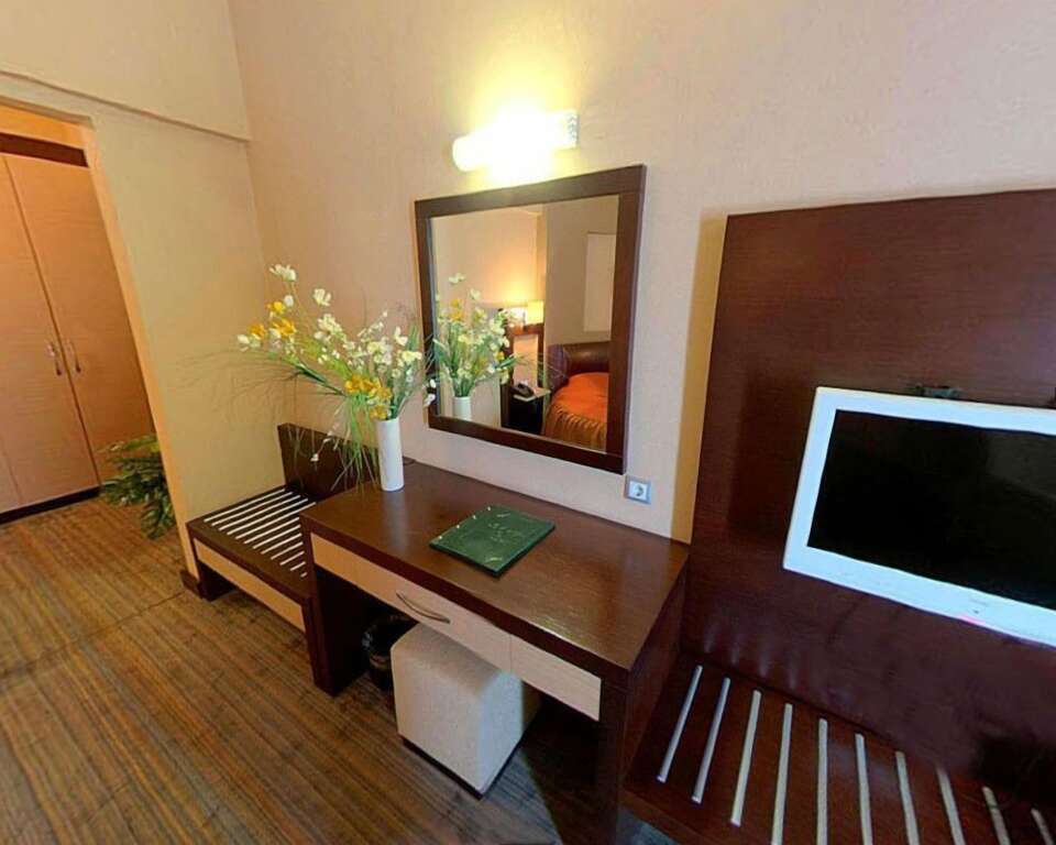 Измир: Mom Hotel