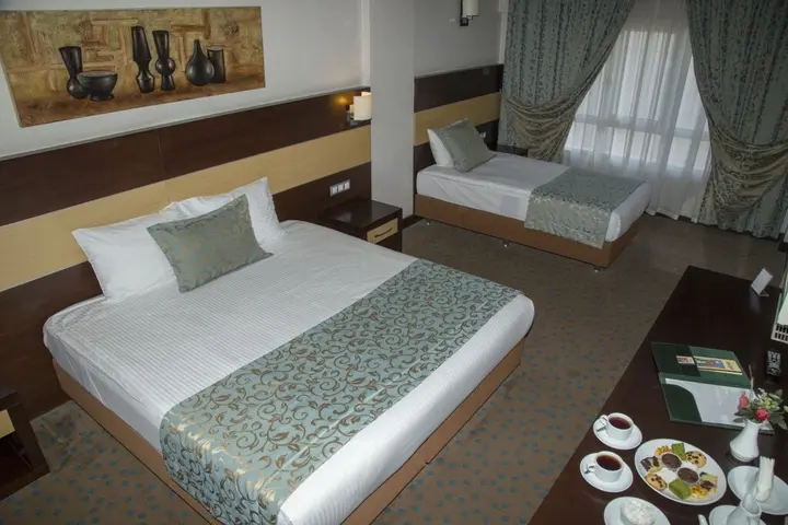 Измир: Mom Hotel