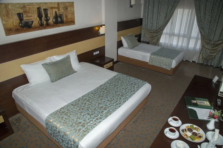 Измир: Mom Hotel