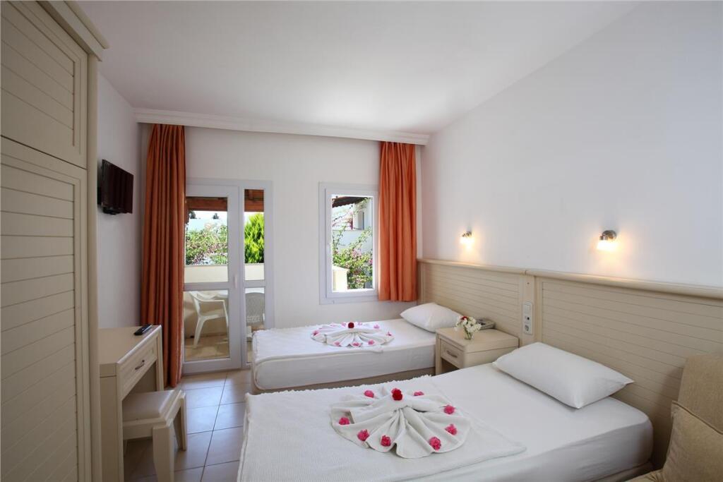 Битез: Summer in Garden Suites & Beach Hotel