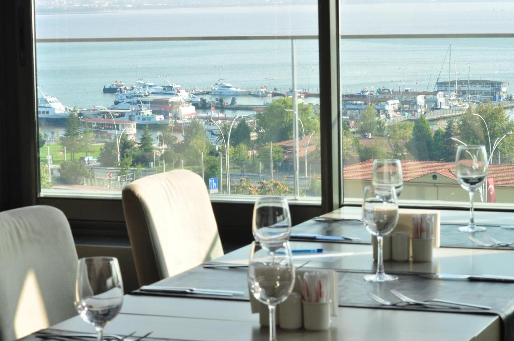 Измит: Wes Hotel Izmit