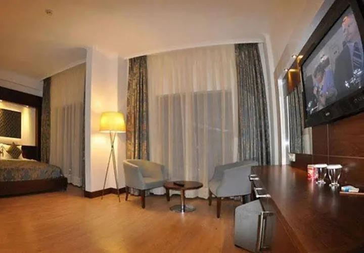 Тургутрейс: Small Beach Hotel