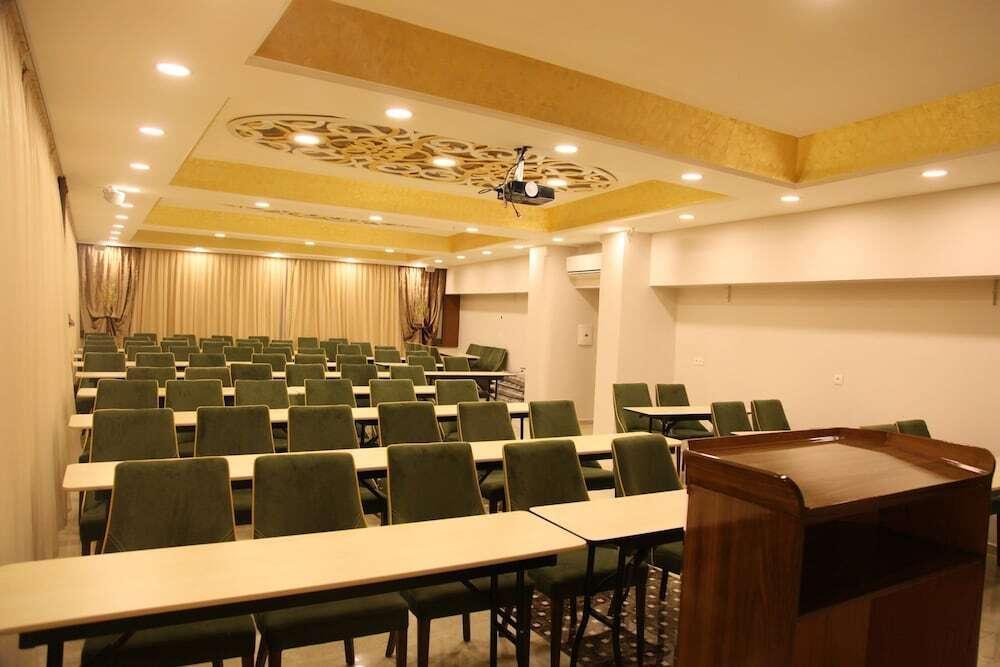 Испарта: Basmacioglu Hotel - Special Class