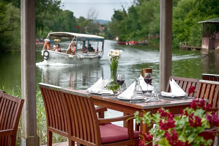 Сайл: Wineport Lodge Agva Riverside Hotel & Winery