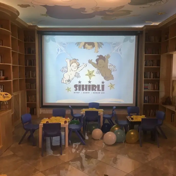 Урла: Sihirli Kitap Kahve Konuk Evi