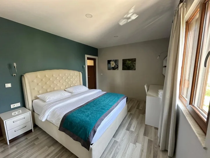 Чиралы: Azur Hotel