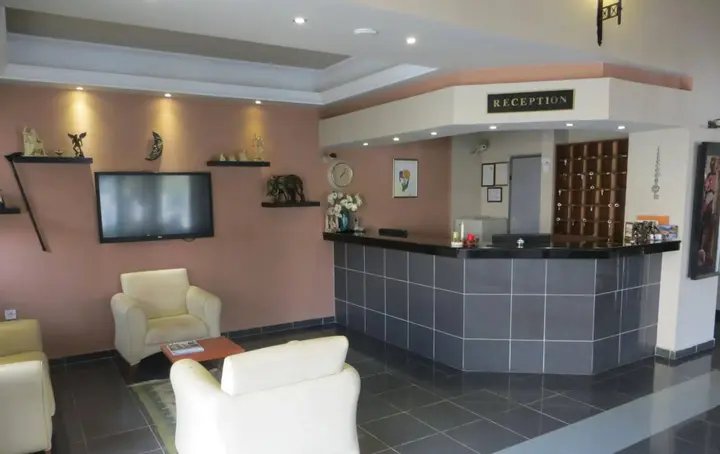 Гёчек: Golden Moon Hotel