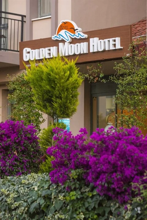 Гёчек: Golden Moon Hotel