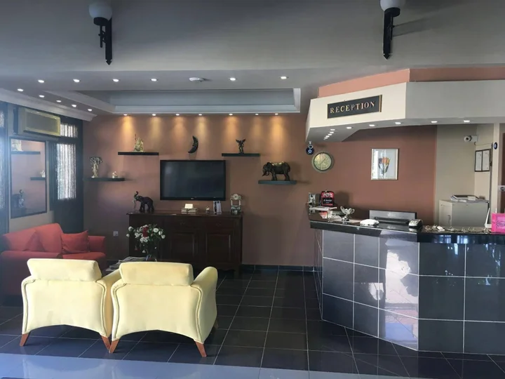 Гёчек: Golden Moon Hotel