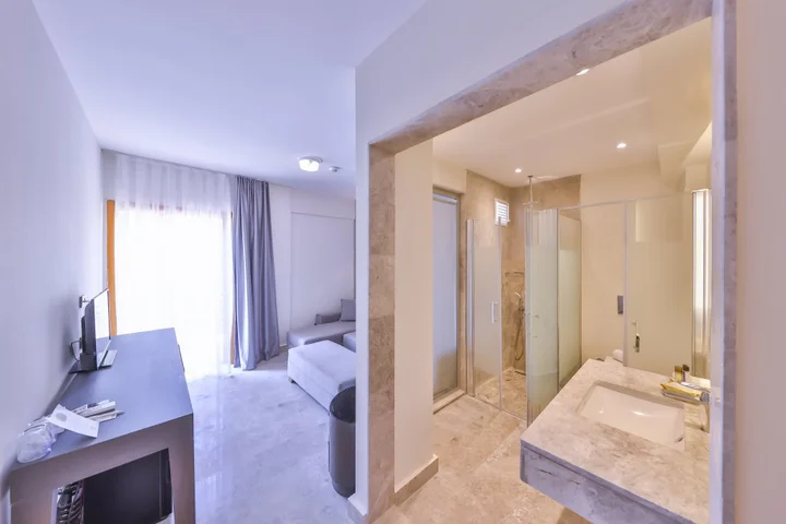 Каш: Hera Hotel