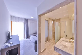Каш: Hera Hotel