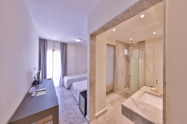 Каш: Hera Hotel