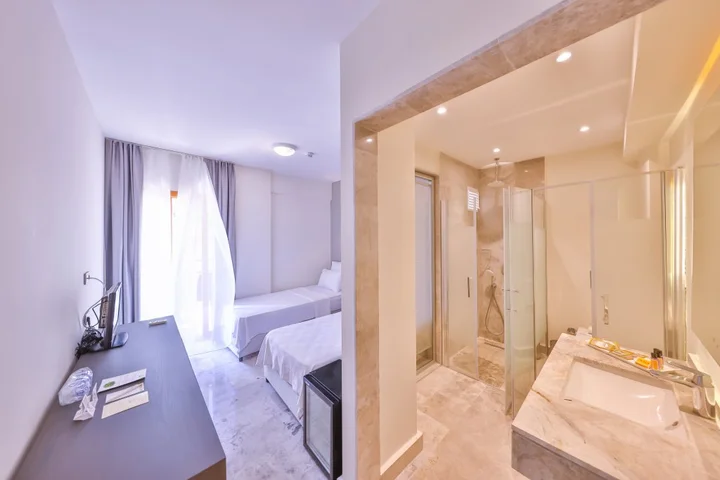 Каш: Hera Hotel