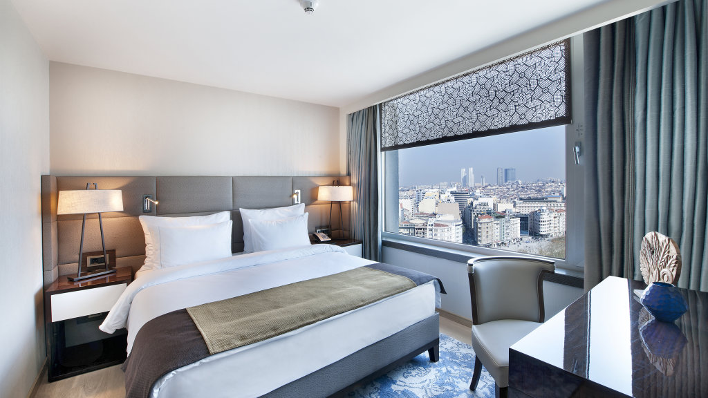 Стамбул: The Marmara Taksim