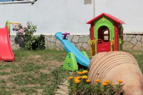 Зейтинликой: Yeni Bademli Konukevi
