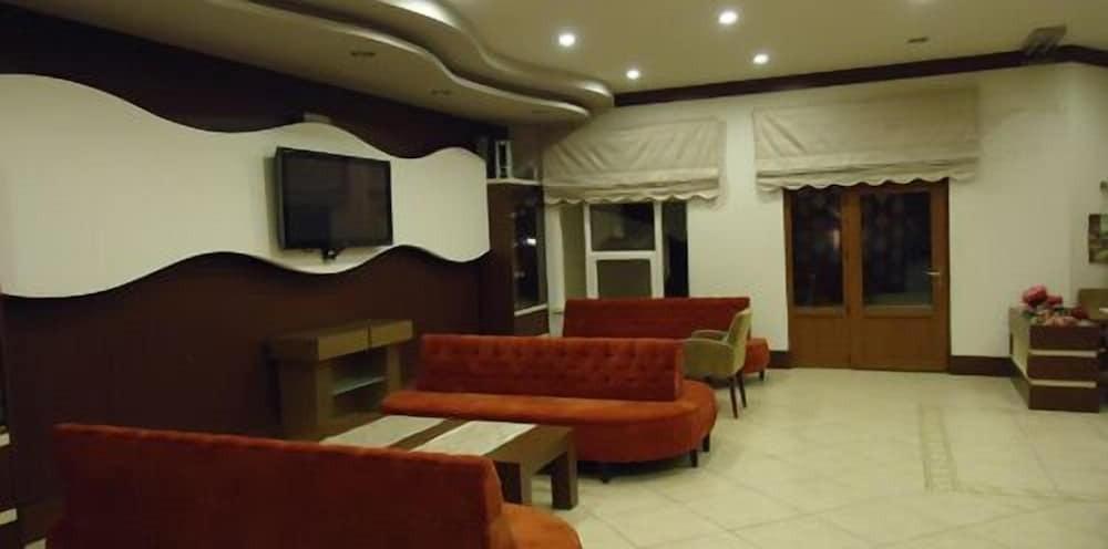 Гузеляли: Hotel Kum