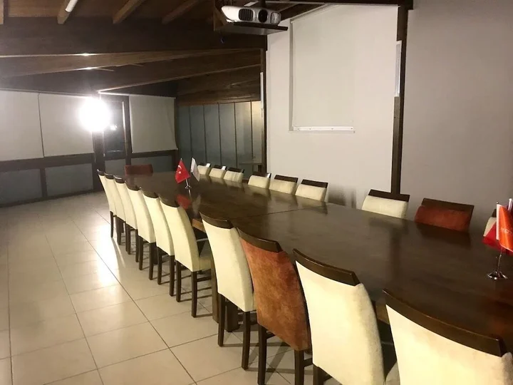 Гузеляли: Hotel Kum
