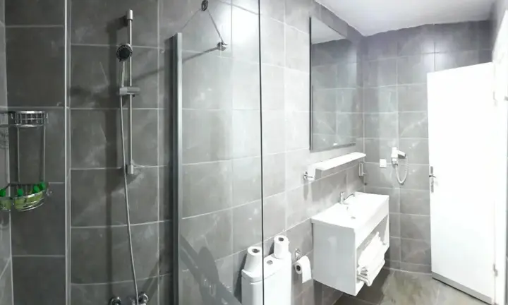Гузеляли: Hotel Kum