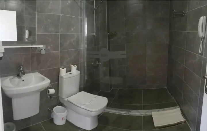 Гузеляли: Hotel Kum