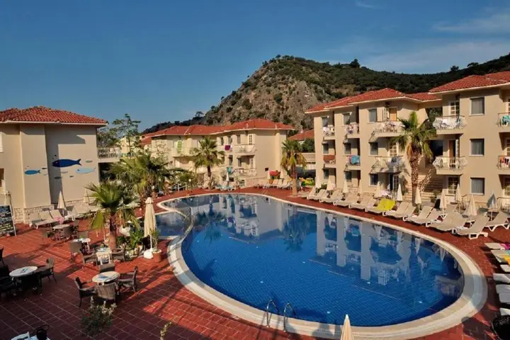 The Blue Lagoon Deluxe Hotel — фото 3